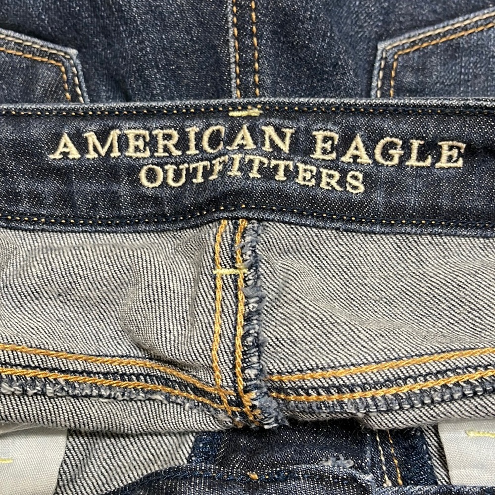 Like new. American Eagle Skinny Jeans
